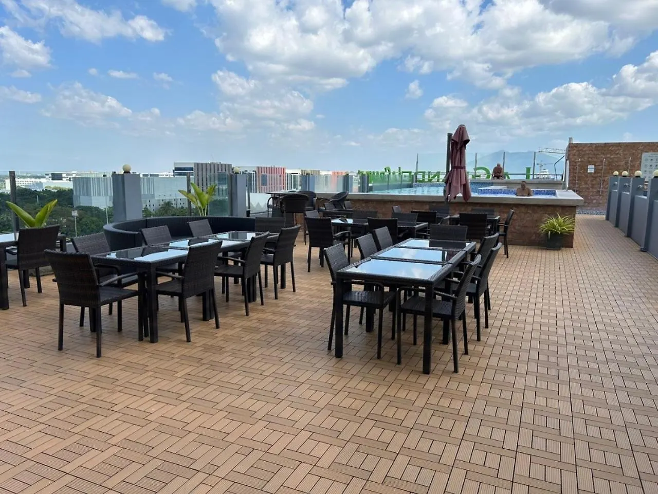 1124 Lagrande2 11Floor Rooftop Swiming Angeles Walking Street